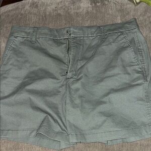 Gloria Vanderbilt Women's Shorts in Sage Green Size 16